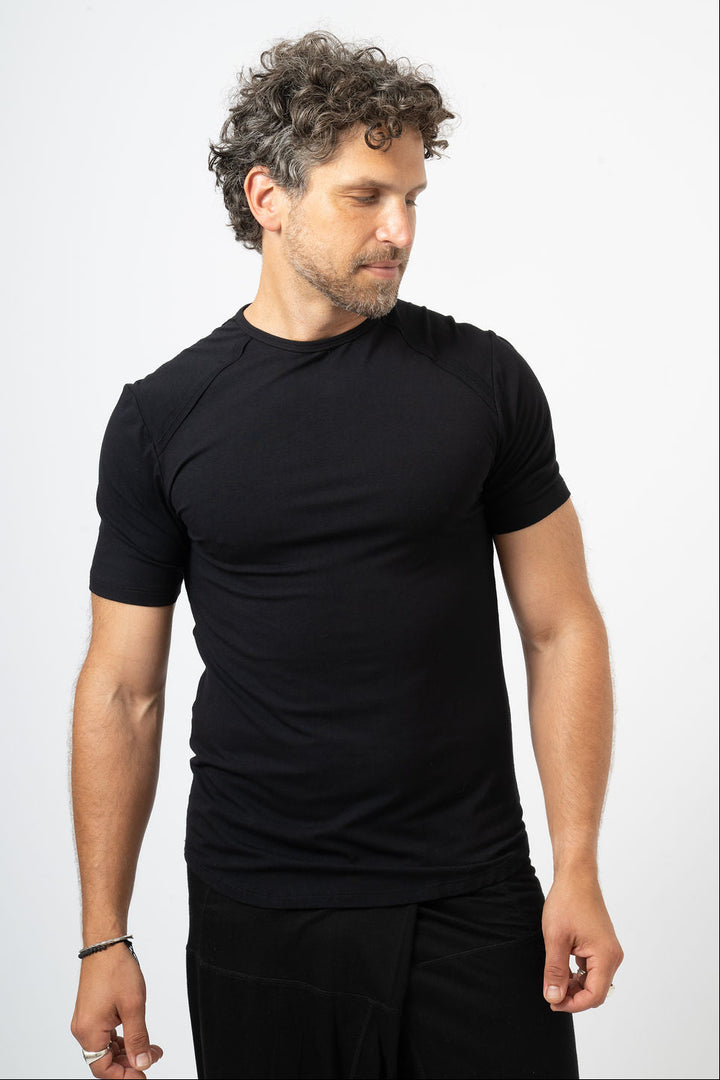 Mens Muscle T-shirt with raw seam
