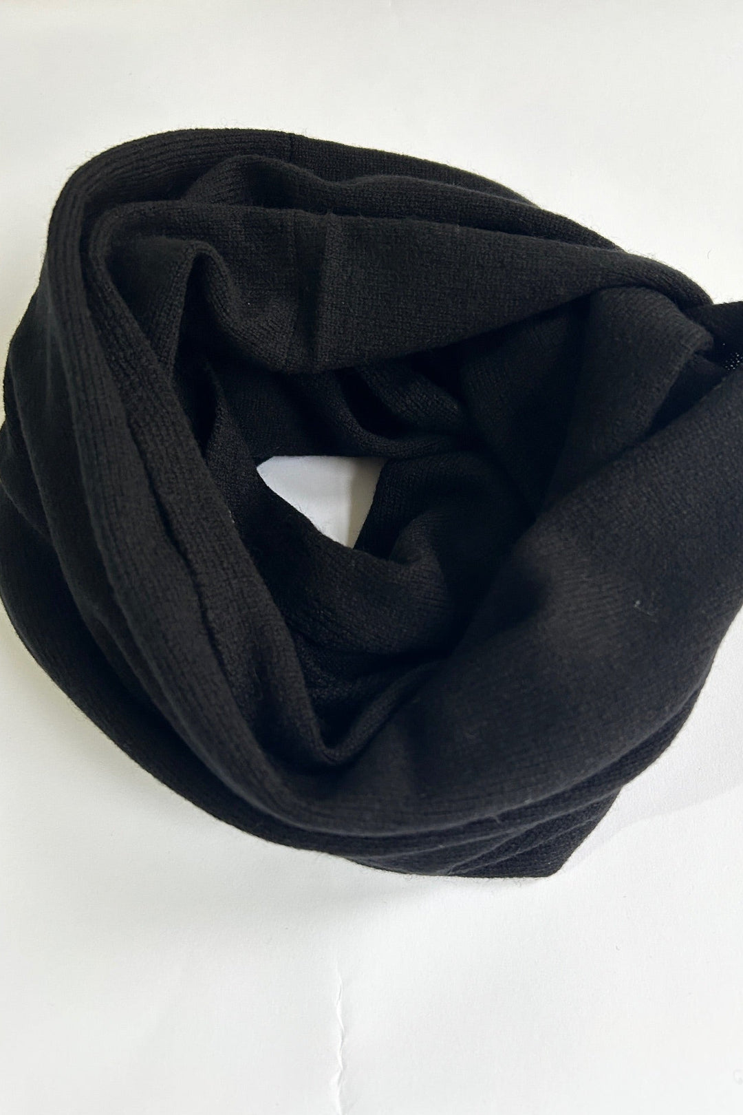Black cashmere loop scarf