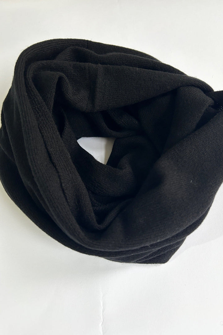 Black cashmere loop scarf